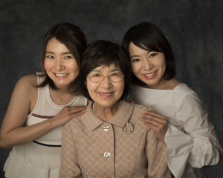 Timeless family portrait by Janet Joyner Photography, Teaneck NJ